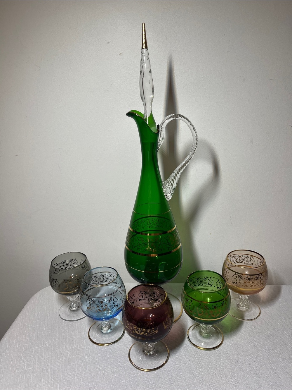 Vintage Italian Green Glass Decanter & Stopper & 5 Gold-Trimmed Cordial Glasses